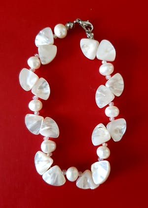 Niet of onleesbaar gesigneerd - Armband met parels kopen? Bied vanaf 1!