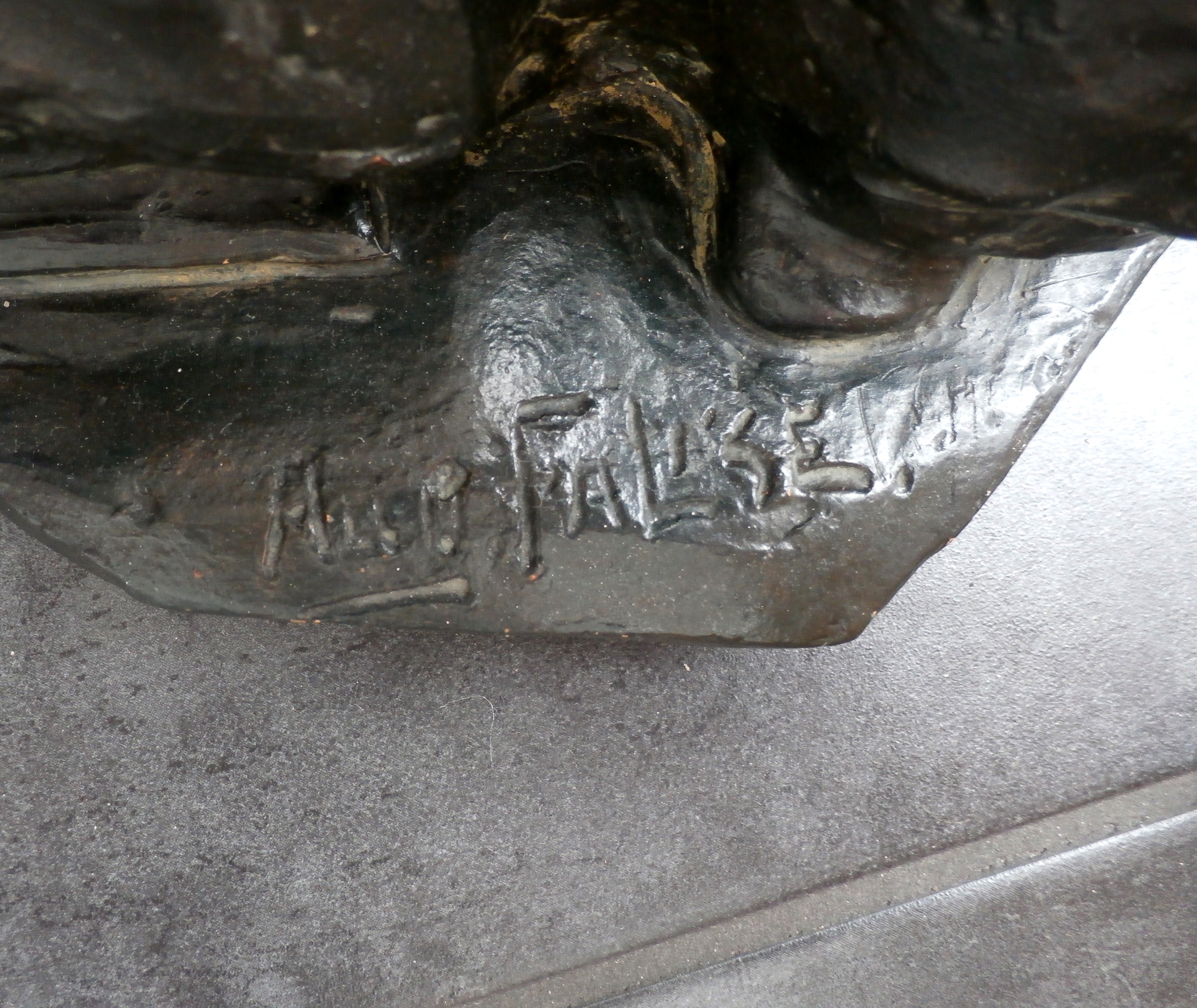 August Falise -  - Beeld: zittende boerin kopen? Bied vanaf 1!