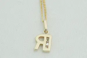 66 - Fijn 14 Krt geel gouden collier met daaraan een 14Krt letter R hangertje kopen? Bied vanaf 110!