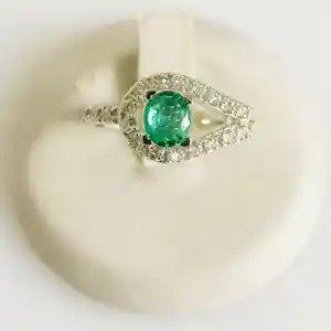 Smaragd- en diamanten ring kaufen? Bieten Sie von 955!
