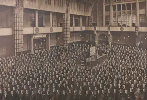 Niet of onleesbaar gesigneerd - Foto, Effectenbeurs van Amsterdam Anno 1928 - Ingelijst kopen? Bied vanaf 1!
