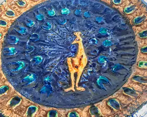 West Germany Ceramano - Wandteller Keramik mit Pfauenmotiv Mid-Century 1960er Jahre Größe 44 cm kopen? Bied vanaf 140!