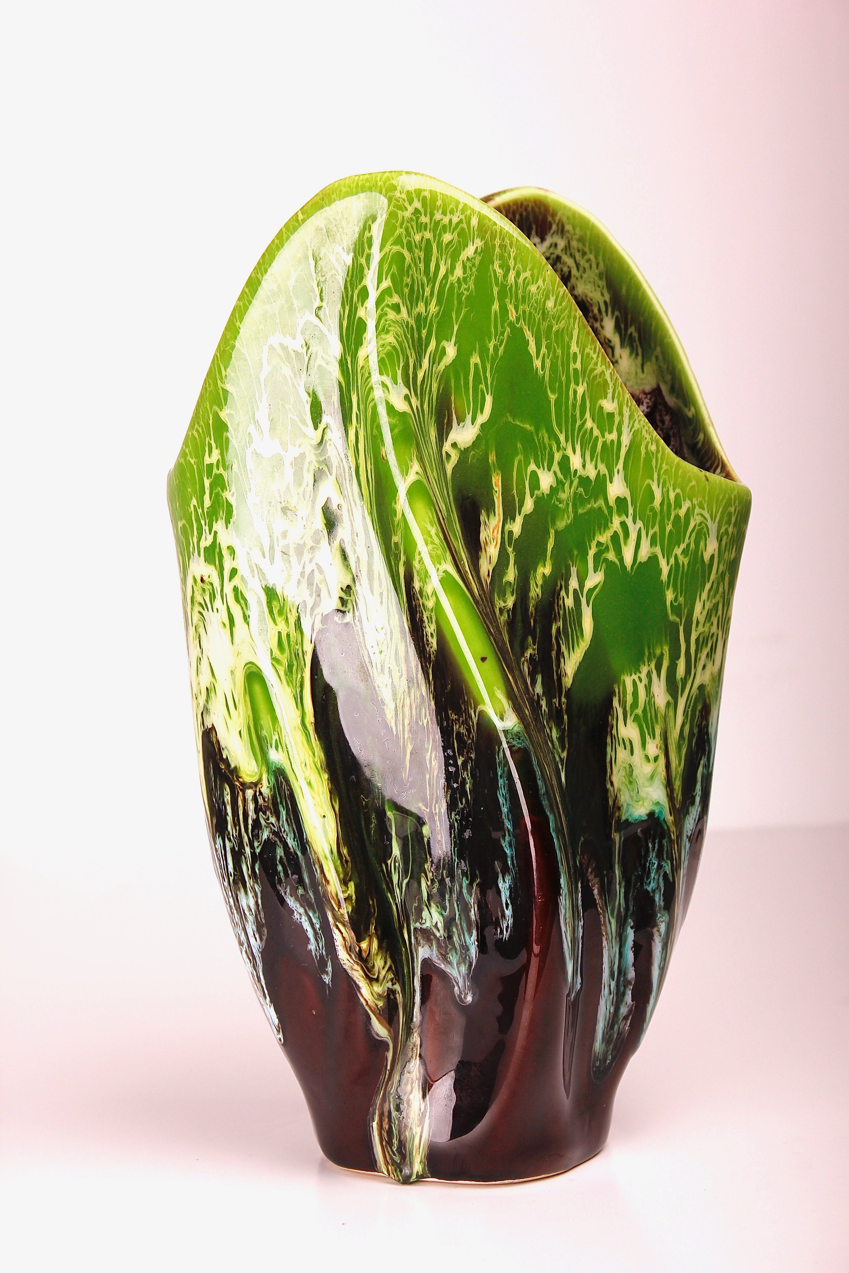 Vallauris Keramiek - Groen - bruine polychrome vaas met 'hand thrown' druipglazuur | 1960s verkocht voor € 19!