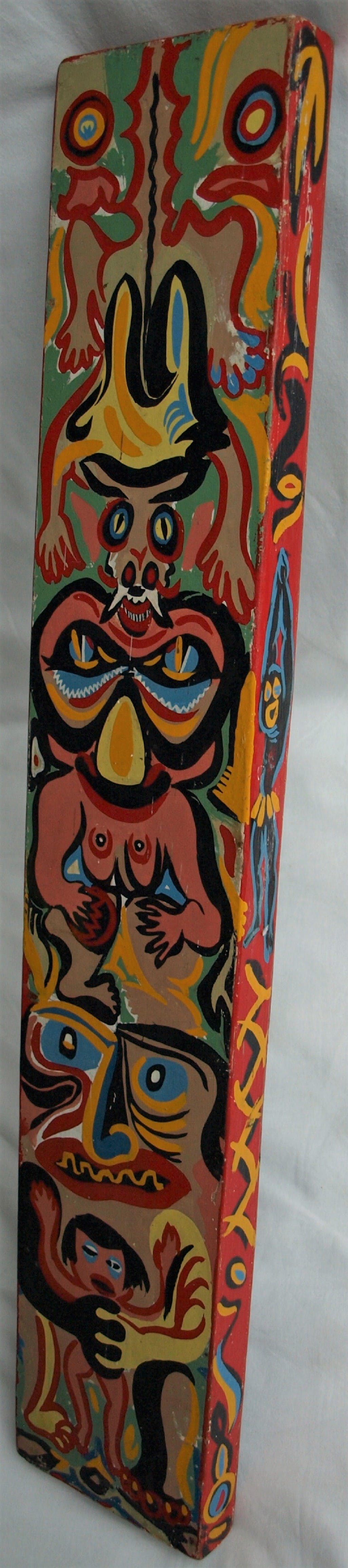 Niet of onleesbaar gesigneerd - Olieverf op houten frame , “Totempaal” – 68 cm hoog  kopen? Bied vanaf 1!