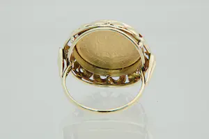 84 - Grote 14krt geel gouden ring met 5 gulden Wilhelmina (naslag) munt kopen? Bied vanaf 290!