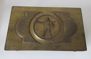 WMF - Hand gehamerde messing art nouveau humidoor afbeelding tennisspeler kopen? Bied vanaf 10!