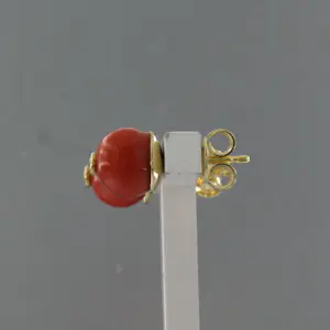 18k geel gouden oorknoppen met koraal en briljant geslepen diamant tot.0.03ct kopen? Bied vanaf 280!