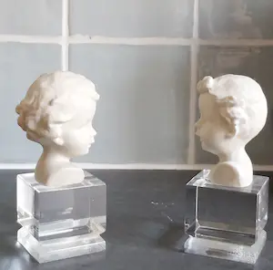 Niet of onleesbaar gesigneerd - 80's vintage figures on perspex base kaufen? Bieten Sie von 1!