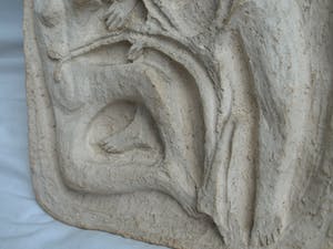 Klaas Pijlman - Plaquette van witte Chamotte / Aardewerk – Adam & Eva - ca. 1970 kopen? Bied vanaf 1!