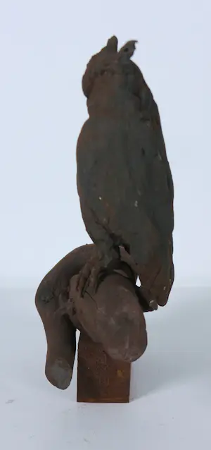 Paul Beckers - Twee sculpturen van ijzer en terracotta, Vogels (oehoe en uiltjes) + boek! kopen? Bied vanaf 200!