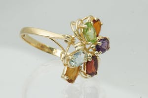 1322 - Sierlijke 14 karaats geel-gouden fantasie ring met diverse kleurstenen kopen? Bied vanaf 120!