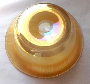 Curiosa - Erwin Eisch voor Glasblaserei Eisch Frauenau - goudkleurige schaal - gesigneerd kopen? Bied vanaf 1!