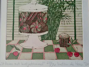 Laetitia de Haas - in beperkte (70) oplage gemaakte kleuren-ets "koekjestrommel" potloodgesign. kopen? Bied vanaf 47!