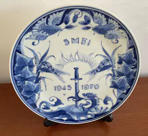 Porceleyne Fles - Herdenkingsbord 25 bevrijding WOII kopen? Bied vanaf 20!