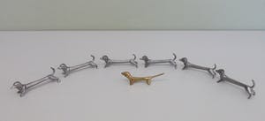 Curiosa - Zes mooie metalen messenleggers in de vorm van een teckel kopen? Bied vanaf 1!