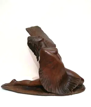 Niet of onleesbaar gesigneerd - Prachtige, grote sculptuur van vrouw met vleugels kopen? Bied vanaf 1!
