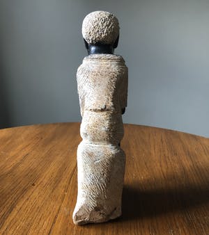 Niet of onleesbaar gesigneerd - Afrikaans grootvader beeld met pijp kopen? Bied vanaf 1!
