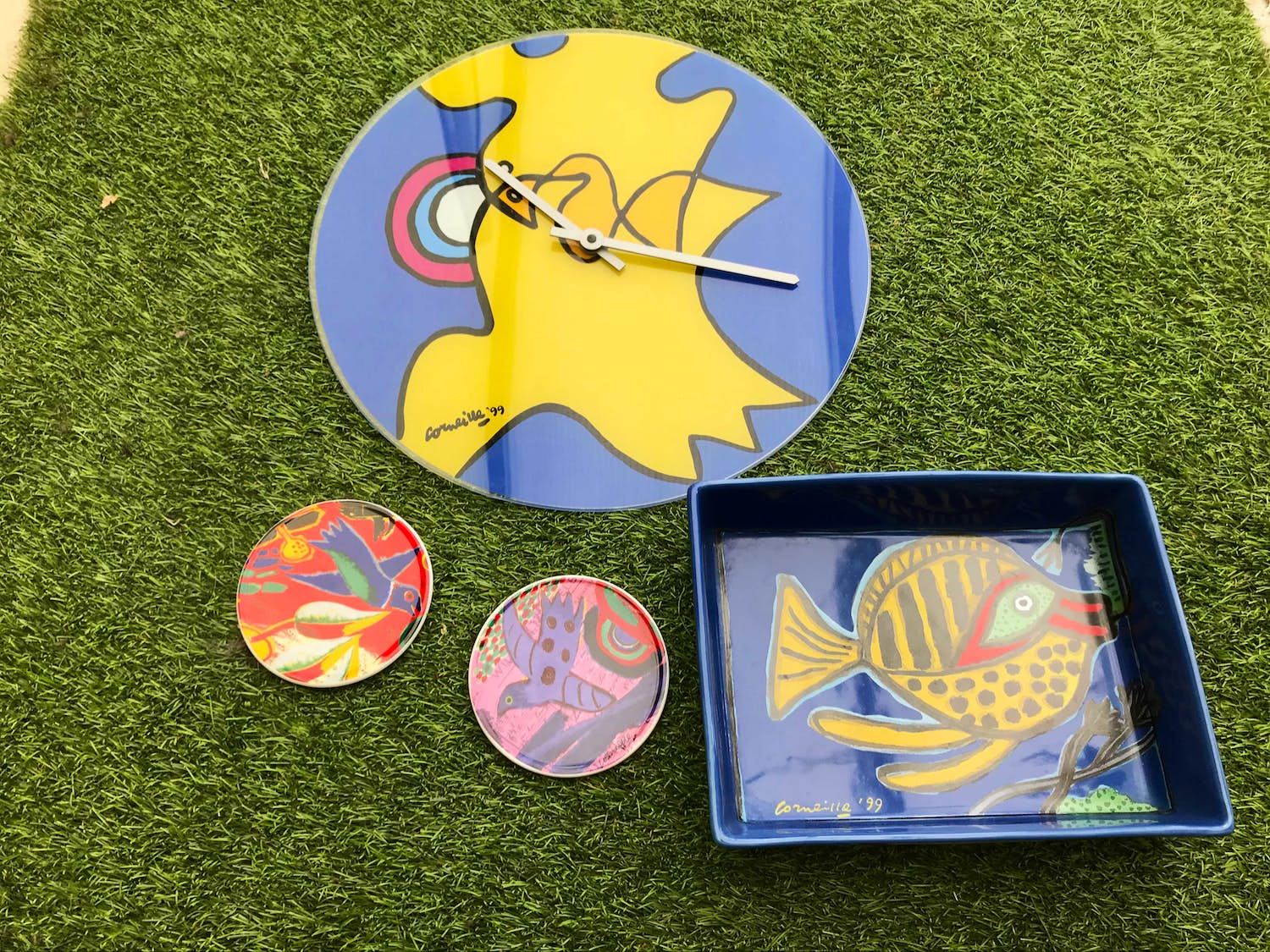 Corneille - fraaie ovenschaal + 2 onderzetters + glazen klok verkocht voor € 50!