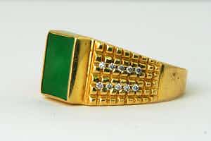 1227 - Robuuste gouden (18krt) & diamanten (0.20ct) ring met kleursteen gekeurd verkocht voor € 460!