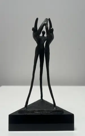 Corry Ammerlaan - handgesigneerde sculptuur | 'Met z'n drieën' kopen? Bied vanaf 20!