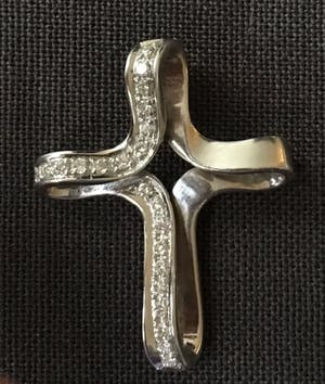 18K Goud - witgouden hanger, in de vorm van een kruis bezet met briljant kopen? Bied vanaf 299!