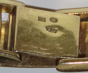 Gouden dames polshorloge van het merk Bouchard, 14 karaat kopen? Bied vanaf 2350!