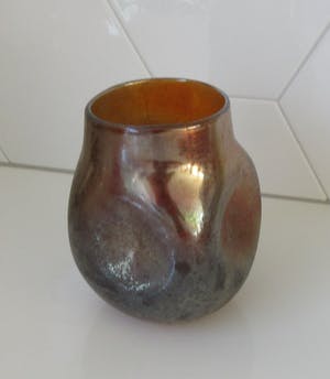 Johann Loetz Witwe - Art Nouveau Oranje glazen Irise knijpvaas kopen? Bied vanaf 85!