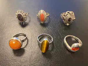 Lot van 6 zilveren ringen bezet met (edel)stenen kopen? Bied vanaf 30!