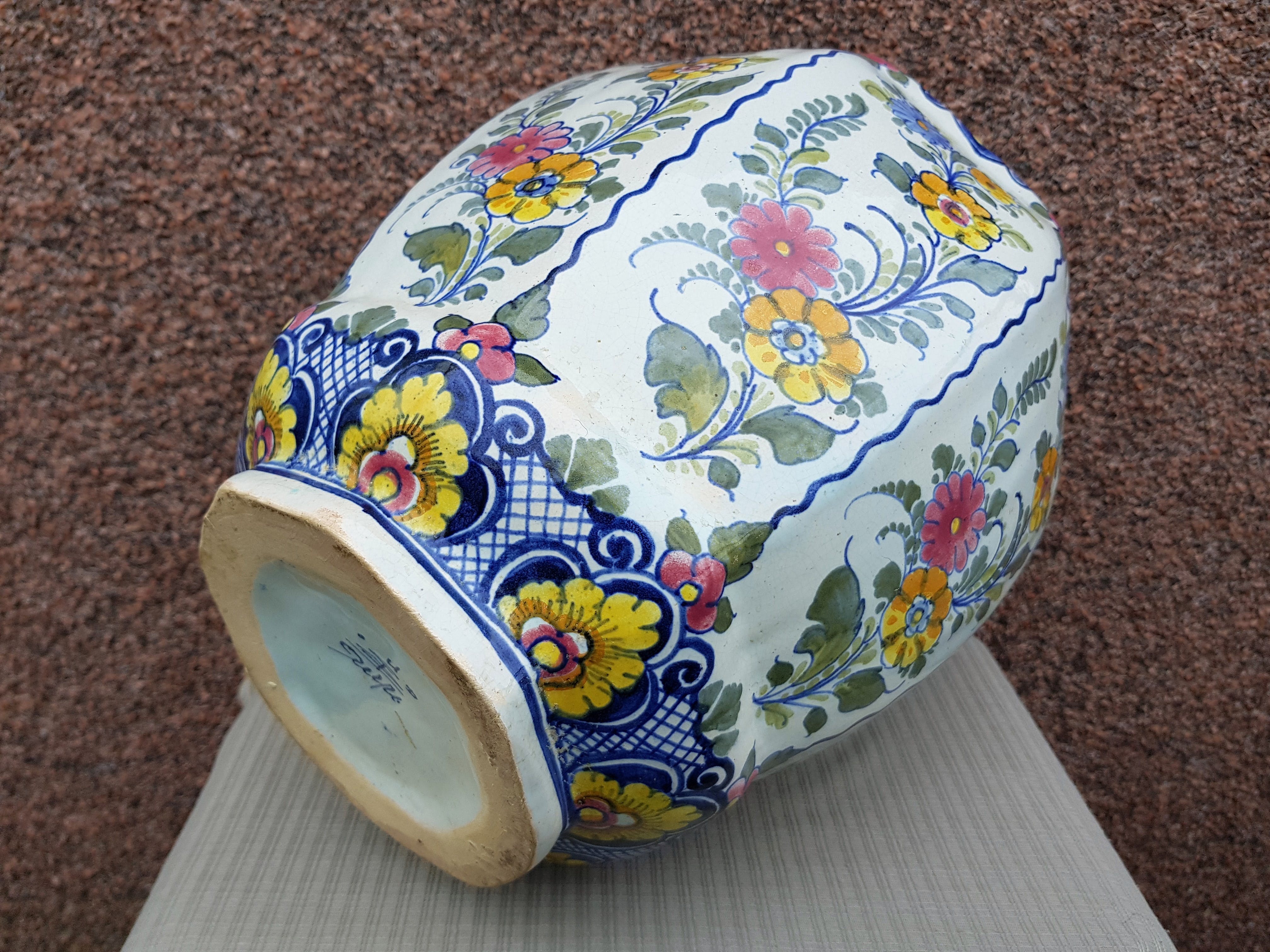 Potterie Oud Delft - Grote Dekselvaas - Polychrome kopen? Bied vanaf 50!