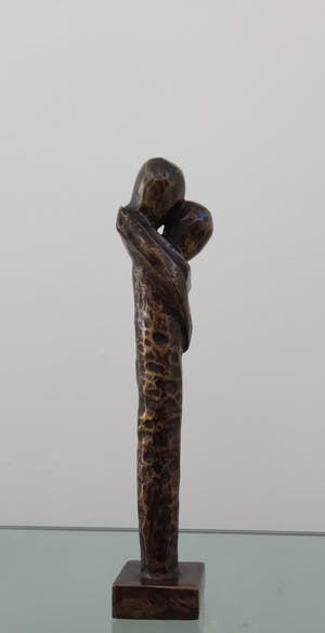 Brons (Onbekend) - gehamerd bronzen beeld, innige omhelzing kopen? Bied vanaf 35!