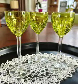 Niet of onleesbaar gesigneerd - Diverse oude glazen verkocht voor € 1!