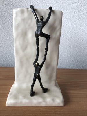 Corry Ammerlaan - Prachtig beeldje - " DE TOP BEREIKEN " kopen? Bied vanaf 35!