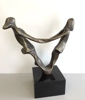 AcheterAustin Productions - Sculptuur “ Sisters “. zeldzaam? Enchérissez de 99!