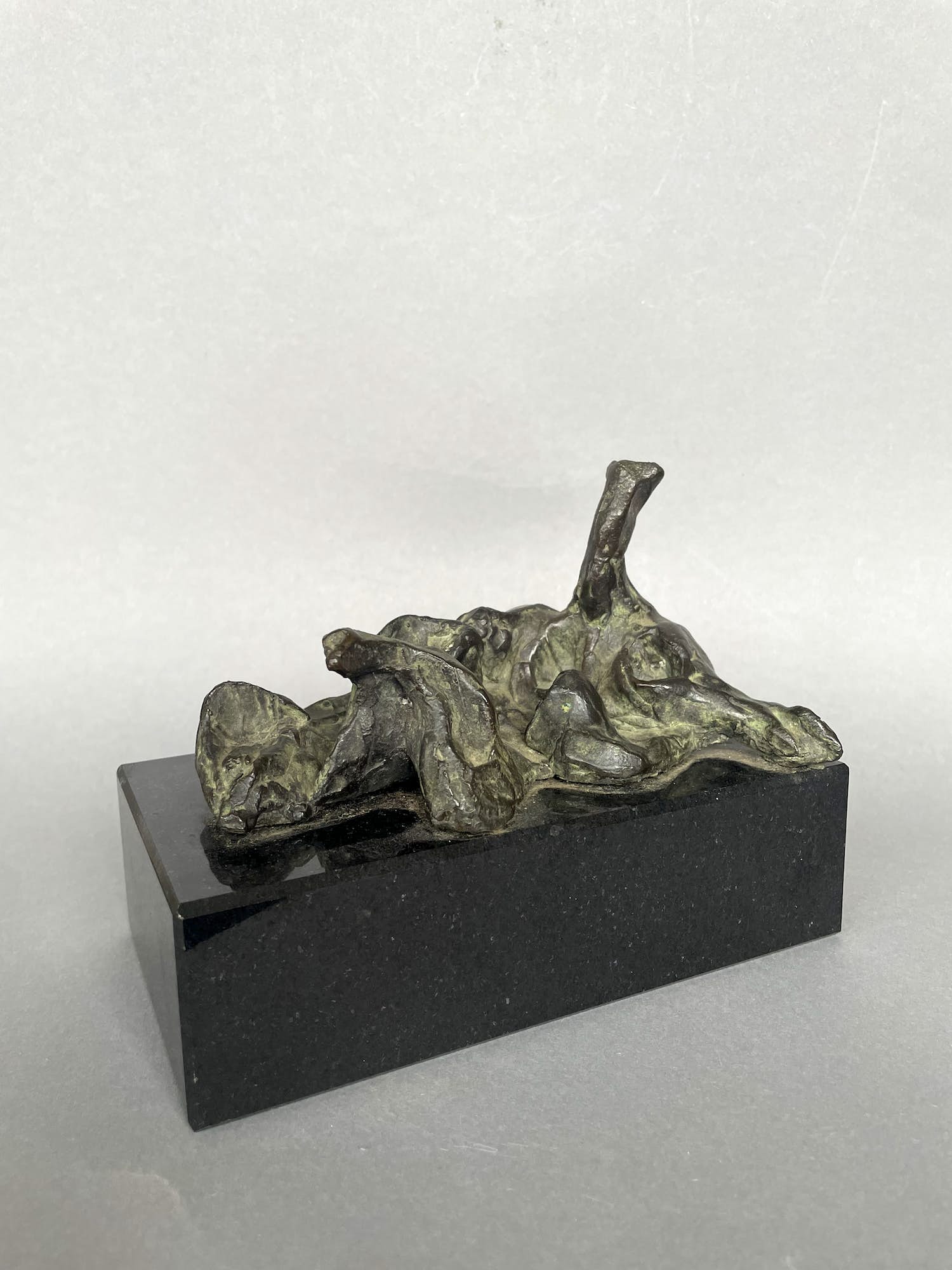 Jetty Homan - Liggend abstract (brons) verkocht voor € 153!