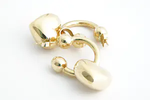 34 -  Opvallende set 18 karaats geel-gouden "open" Creolen met hart oorstekers kopen? Bied vanaf 470!