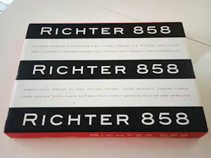 Gerhard Richter - "RICHTER 858" - 2002 - Hardcover + 8 abstrakte Bilder + CD kopen? Bied vanaf 300!