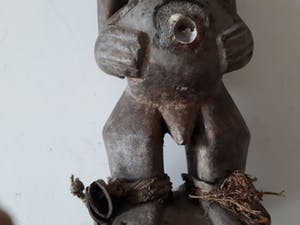 Niet of onleesbaar gesigneerd - SONGYE - Fetish beeld - Hout en ijzer kopen? Bied vanaf 10!