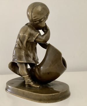 Brons (Onbekend) - Meisje met laars kopen? Bied vanaf 300!