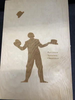 Ossip - Vrolijk mannetje met veer kopen? Bied vanaf 79!