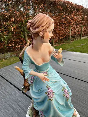 Real Fabbrica Capodimonte - Zittende Dame kopen? Bied vanaf 150!