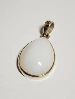 Nieuwe zilveren hanger met natuurlijke witte maansteen kopen? Bied vanaf 55!