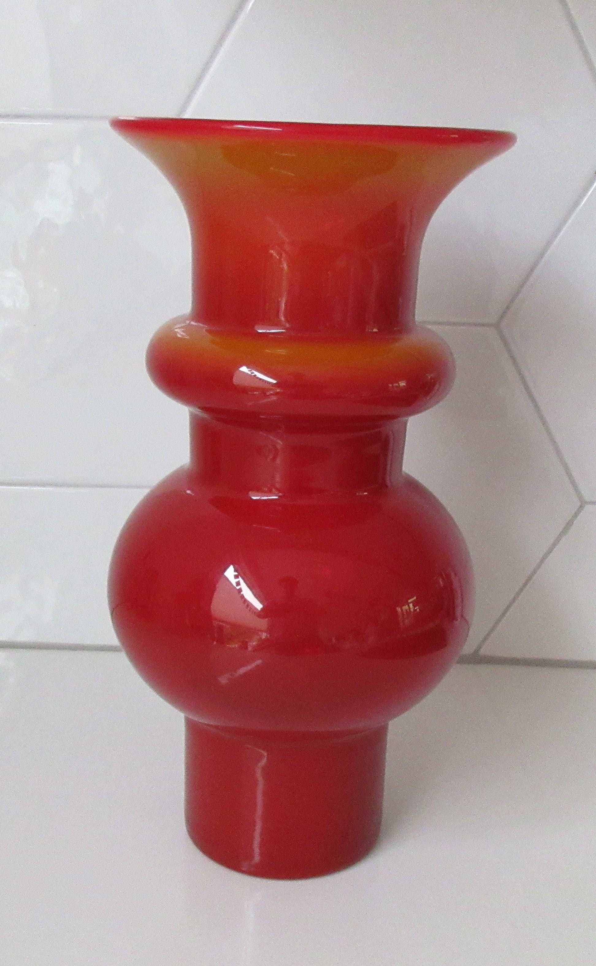 Empoli Glas - Sixties cased rood-oranje hand geblazen vaas kopen? Bied vanaf 34!