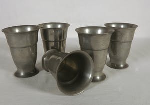 Meeuws en Zn. N.V. - Lot tinnen bekers en schalen kopen? Bied vanaf 1!