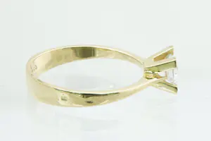 34 - Chique 18 Krt geel gouden dames solitair ring kopen? Bied vanaf 140!