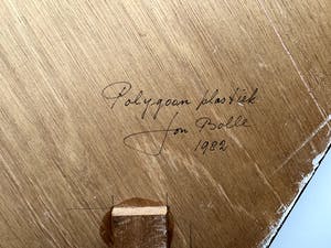 Niet of onleesbaar gesigneerd - Houten reliëf | 'Polygoon plastiek' | 1982 kopen? Bied vanaf 1!