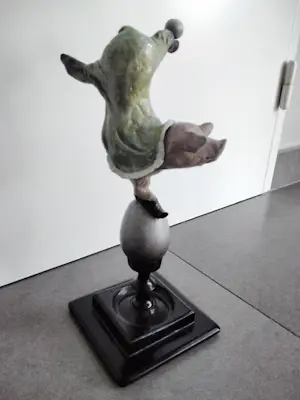 Eugene Peters - Balancerend varken kopen? Bied vanaf 270!