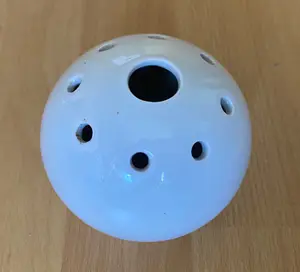 Niet of onleesbaar gesigneerd - Pillivuyt Paris - wit porseleinen bloemensteker kopen? Bied vanaf 1!