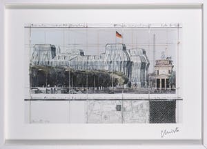 Christo - Handgesigneerd exemplaar Wrapped Reichstag Project for Berlin - Ingelijst kopen? Bied vanaf 1!