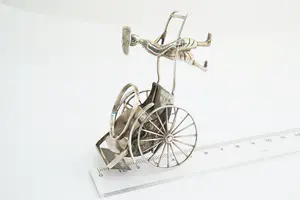 77 - Bijzonder mooi 2e gehalte (835/1000) Zilveren etagere / miniatuur "Riksja" kopen? Bied vanaf 34!