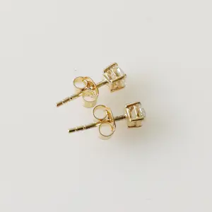 Diamanten oorknopjes kaufen? Bieten Sie von 850!
